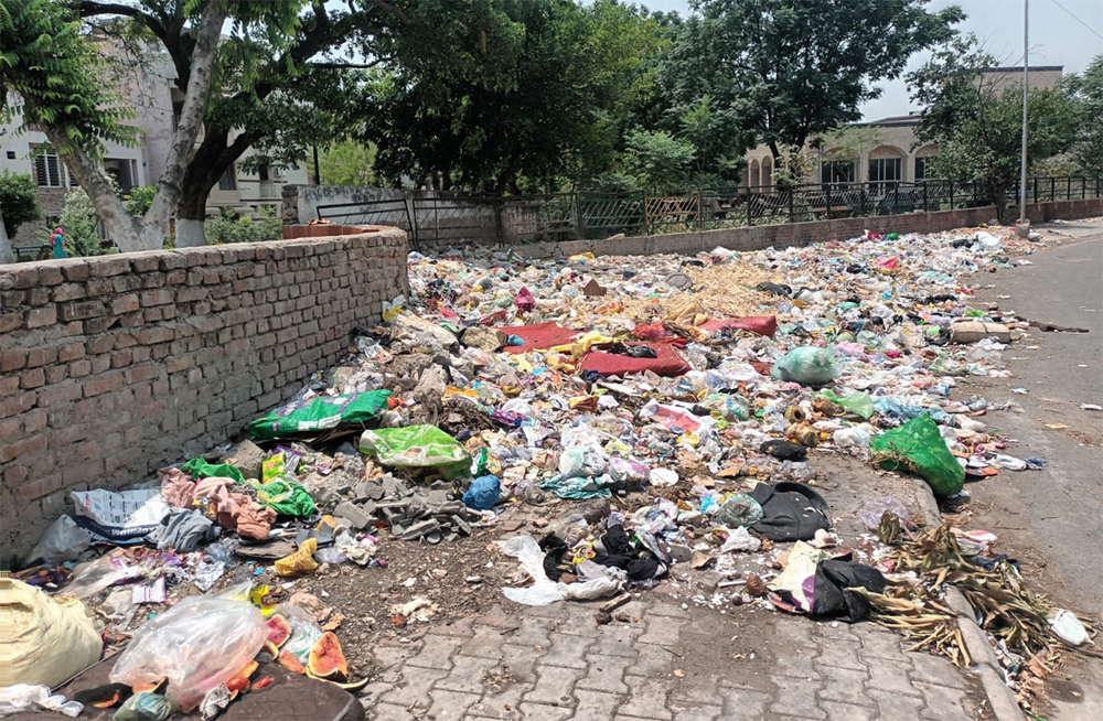 People troubled by garbage heap in Phase 1